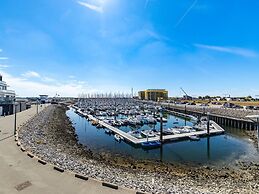 Apartment in Sint-annaland With Beach Access