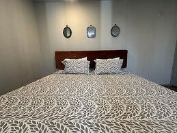 Modern Polanco Stay - Parking- Elevator- Sleeps 10