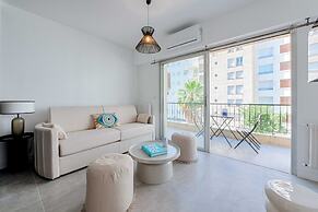 Beautiful Flat With Balcony - 200m From the Beach