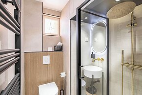 Haussmann Apartment - South-facing Balcony 2br/4p
