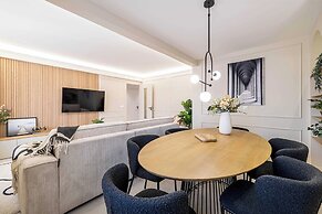 Haussmann Apartment - South-facing Balcony 2br/4p