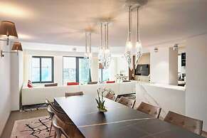 Luxurious Apartment With Terrace