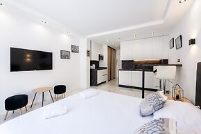 Large Studio Apartment With Terrace and sea View