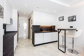 Large Studio Apartment With Terrace and sea View
