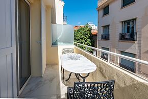 Large Studio Apartment With Terrace and sea View