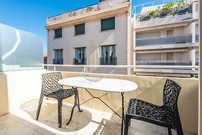 Large Studio Apartment With Terrace and sea View