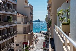 Large Studio Apartment With Terrace and sea View