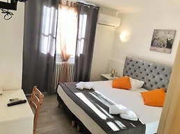 HOTEL LE CASTELET
