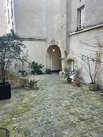 Charming Duplex in Marais for 2 People