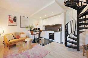 Charming Duplex in Marais for 2 People
