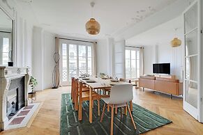 Elegant and Modern Apartment 3bd/ 6P - Eiffel Tower