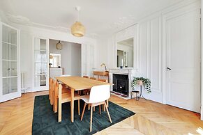 Elegant and Modern Apartment 3bd/ 6P - Eiffel Tower