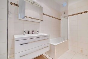 Elegant and Modern Apartment 3bd/ 6P - Eiffel Tower