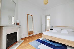 Elegant and Modern Apartment 3bd/ 6P - Eiffel Tower