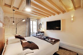 Sublime 3 BDR Renovated by Architect - Bon Marche