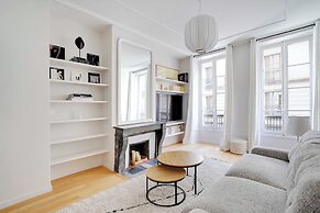 Modern Apartment Champs-elysaes - Saint Honora