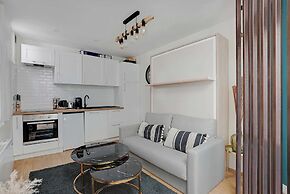 Cosy Apartment With 2 Rooms in Marais