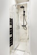 Magnificent Apartment - 3br/ 8P - Europe