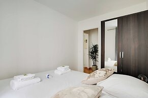 Urban Chic Apartment in Central Paris