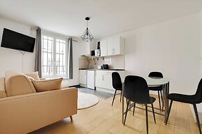 Urban Chic Apartment in Central Paris