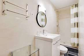 Urban Chic Apartment in Central Paris