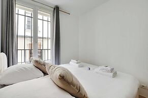Urban Chic Apartment in Central Paris