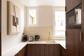 Parisian Refinement With Large Terrace