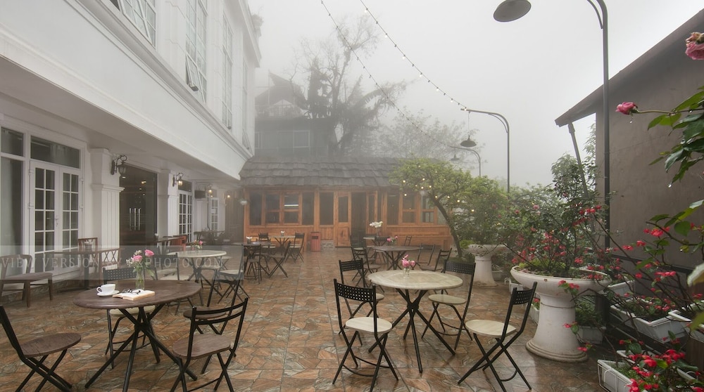 SaPa Signature Inn