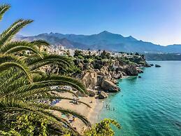 Luxury House With Private Heated Pool in Nerja!
