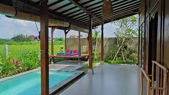 Rumah Tengah Sawah