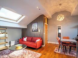 Outstanding Deluxe Hideaway by Avo Apartment