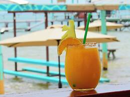 Daphne's Lagoon Lodge