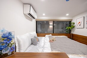 Urchin Apartment