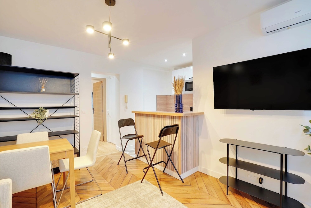 Charming Refuge Near the Sacre Coeur