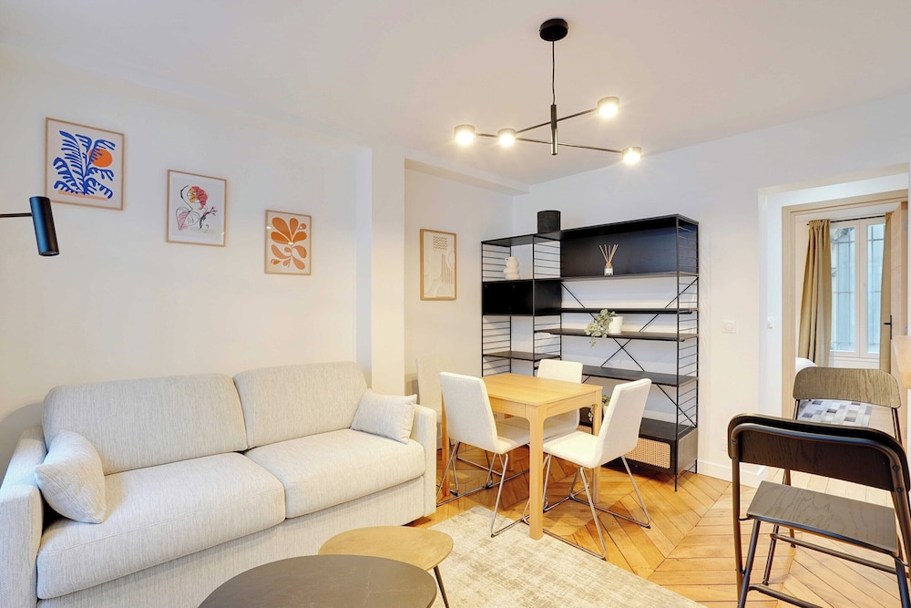 Charming Refuge Near the Sacre Coeur