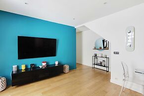 Elegance and Comfort With A/C - Arc de Triomphe