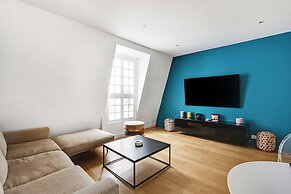 Elegance and Comfort With A/C - Arc de Triomphe