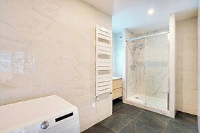 Sleek Apartment in Levallois-perret