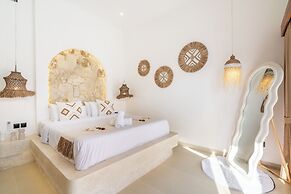 THE LUXURY LIVING