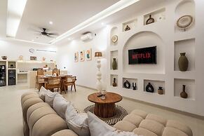 THE LUXURY LIVING