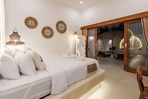 THE LUXURY LIVING