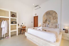 THE LUXURY LIVING