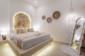 THE LUXURY LIVING
