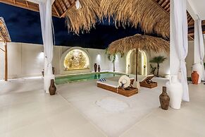 THE LUXURY LIVING