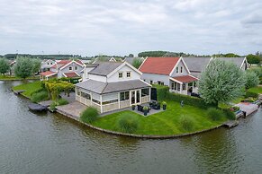 Bungalow by Water Near Rotterdam