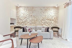 Peaceful Apartment in Eiffel Tower
