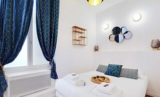 Chic Apartment in Paris for Couple