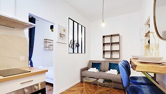 Chic Apartment in Paris for Couple