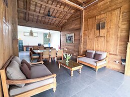 Seseh Beach Retreat Villas