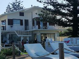 Room in B&B - Suitebeach bnb and Resort